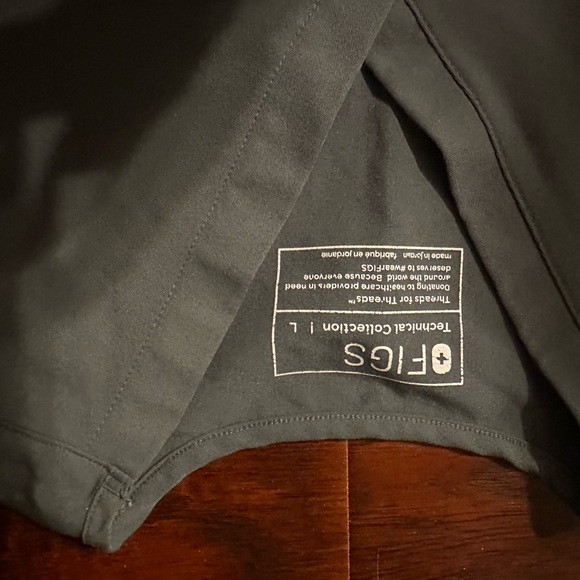Figs Charcoal Sage technical Scrubs Top and Pant Woman’s Large - Picture 4 of 12